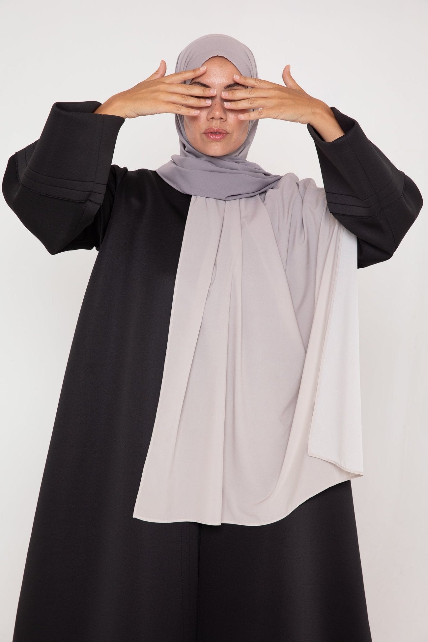 Hijab Dégradé Brume Argentée - Entre Minimalisme Raffiné et Modernité - Mimi Kiseki