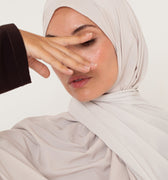 Hijab Dégradé Nuage Écru - Douceur Lumineuse & Élégance Discrète - Mimi Kiseki