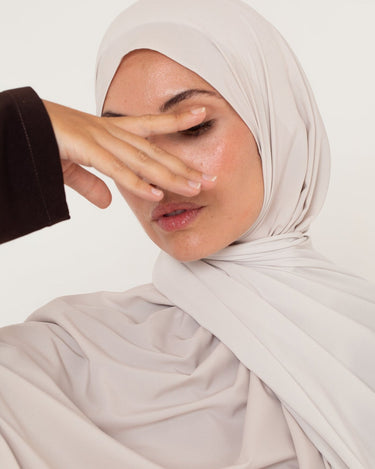 Hijab Dégradé Nuage Écru - Douceur Lumineuse & Élégance Discrète - Mimi Kiseki